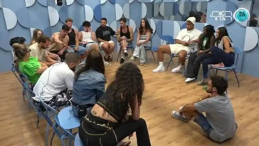 ישיבת הדיירים הראשונה. צילום מסך ערוץ 26